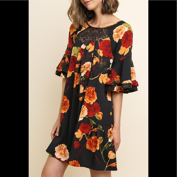 Umgee Dresses & Skirts - Umgee floral bell sleeve keyhole dress black red size size Medium